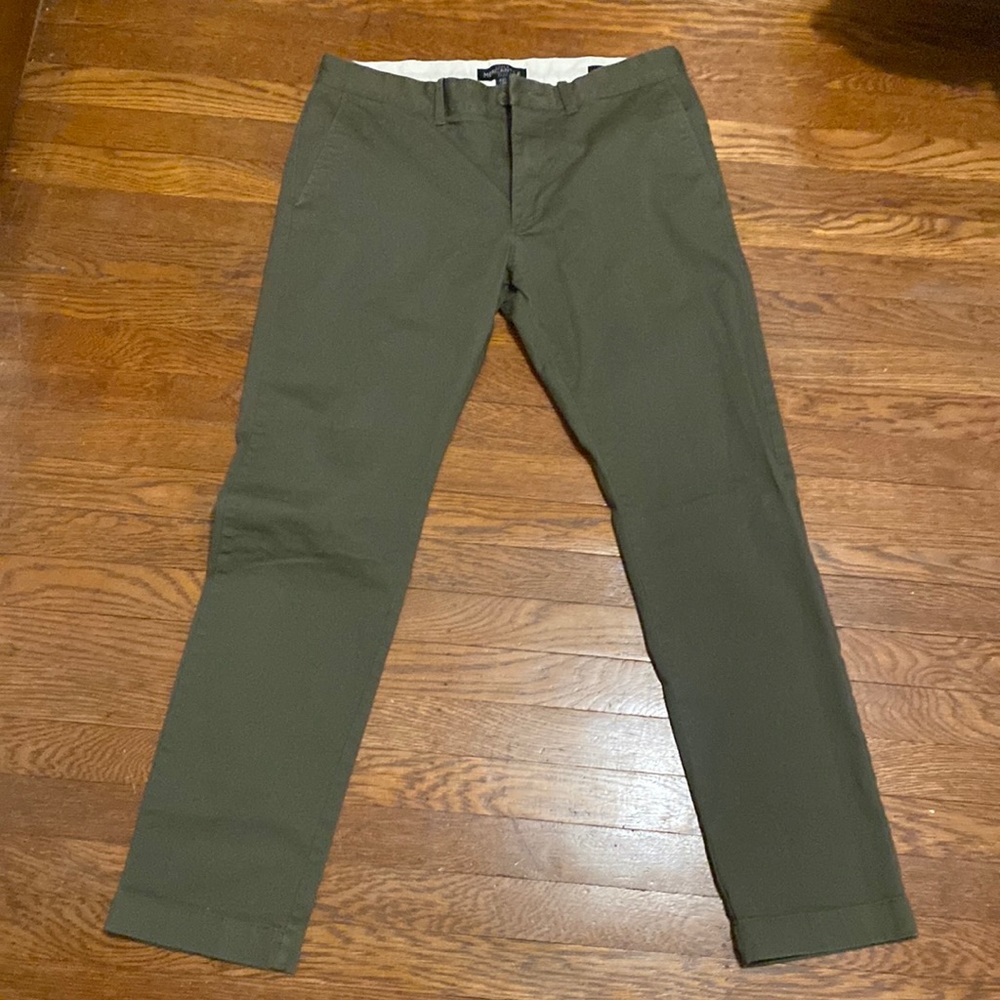 J. Crew Mercantile olive green slim khakis. Excellent used condition.